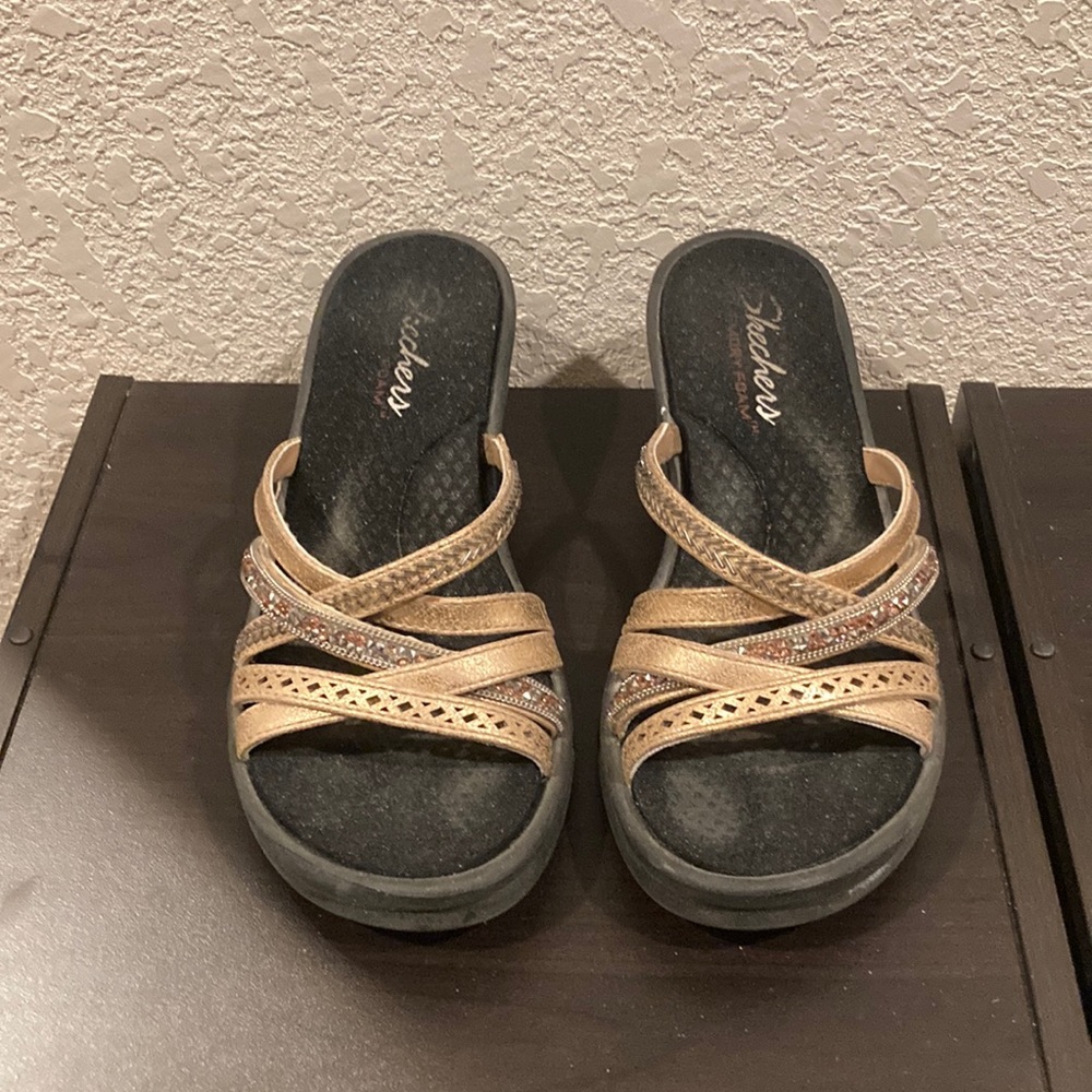 Skechers memory foam wedge sandals gold straps with black wedge, 6